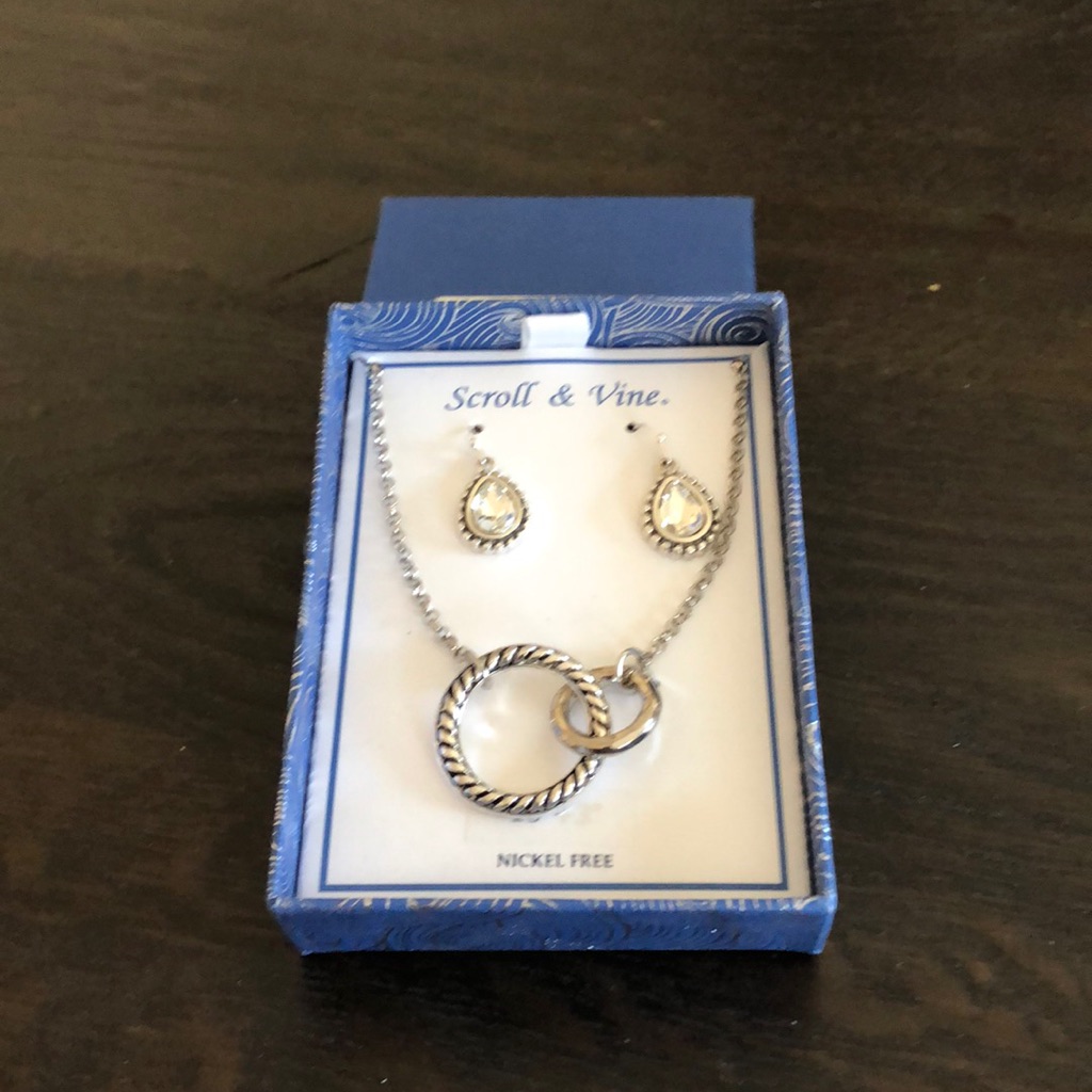 Scroll & Vine Earring And Necklace Set.